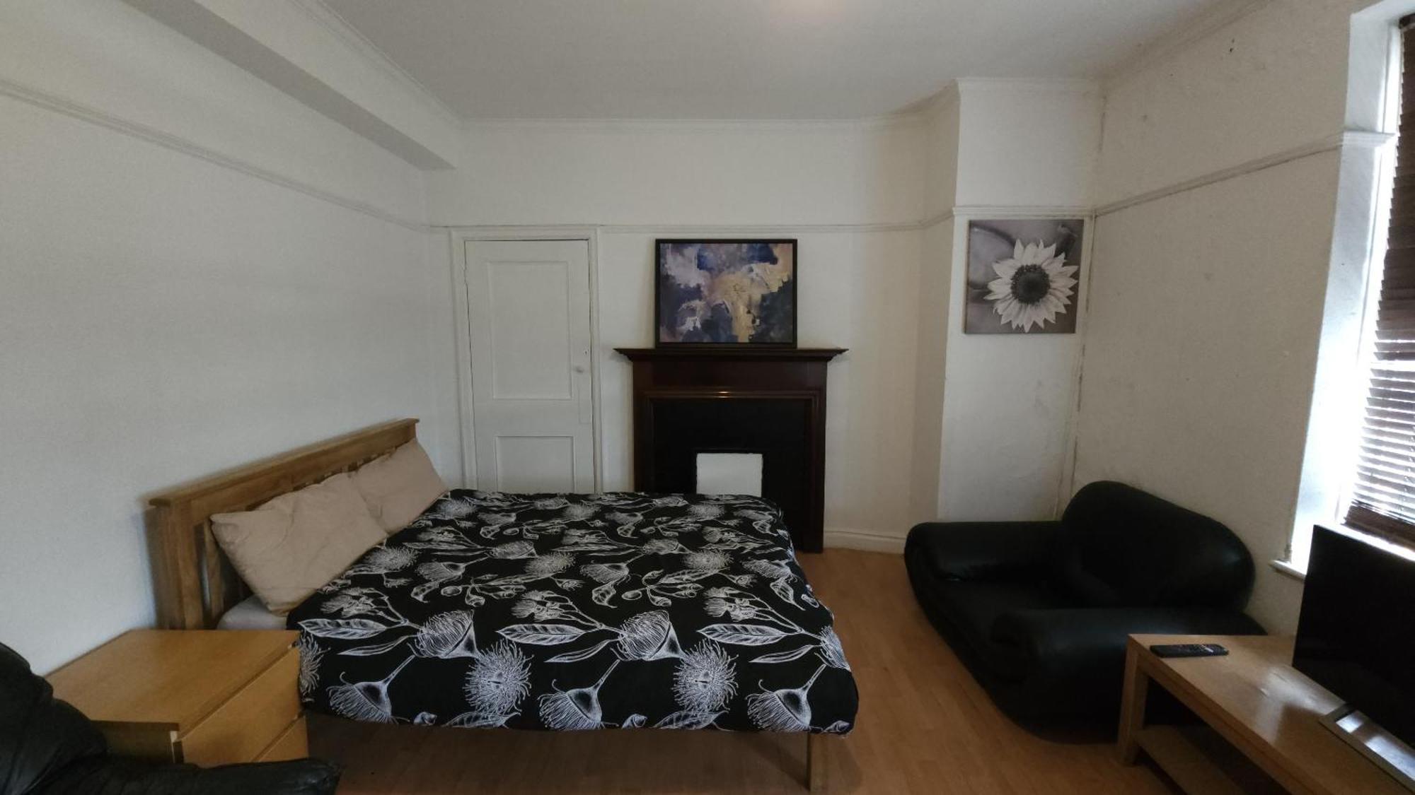 London Edgware Station Apartment Exterior photo