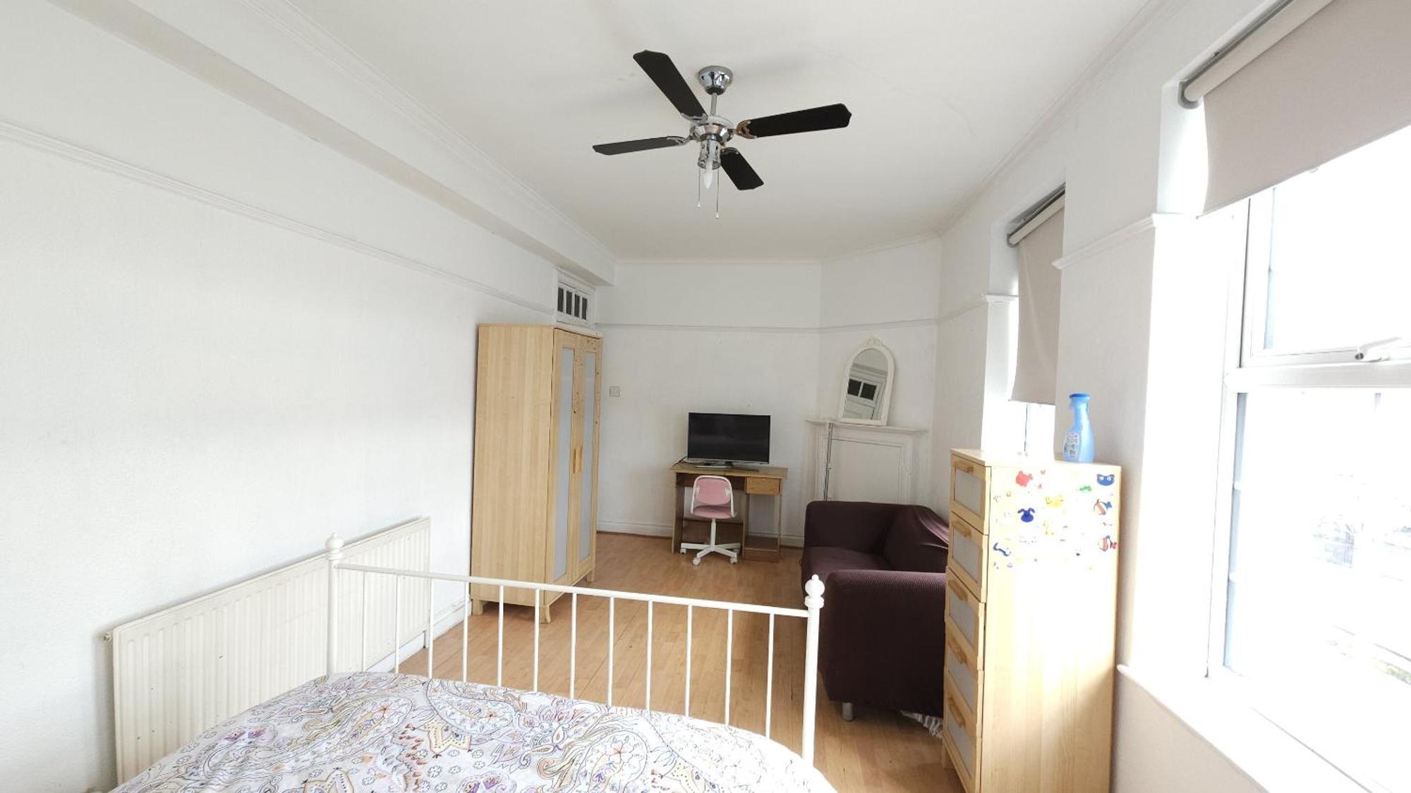 London Edgware Station Apartment Exterior photo