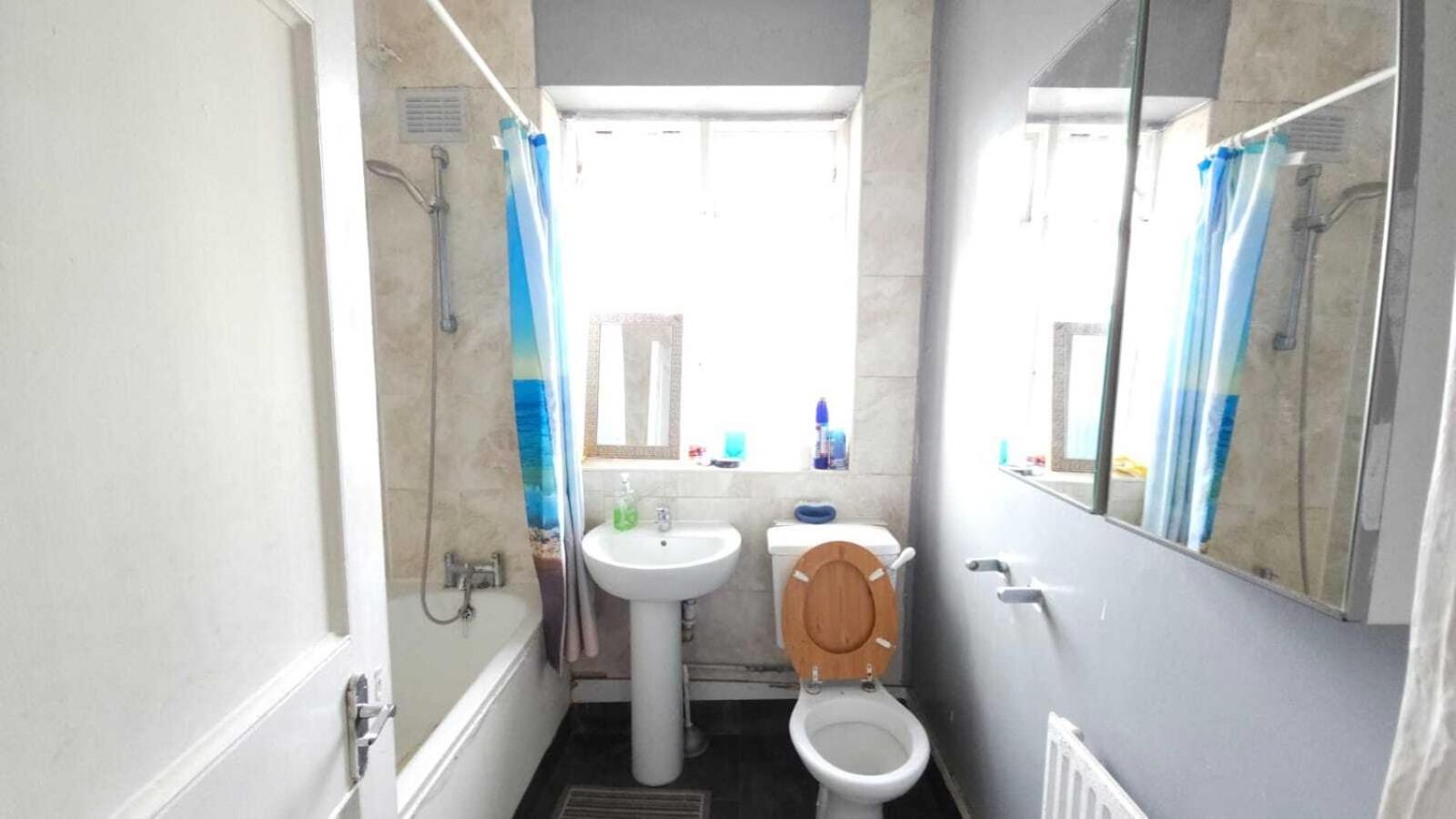 London Edgware Station Apartment Room photo