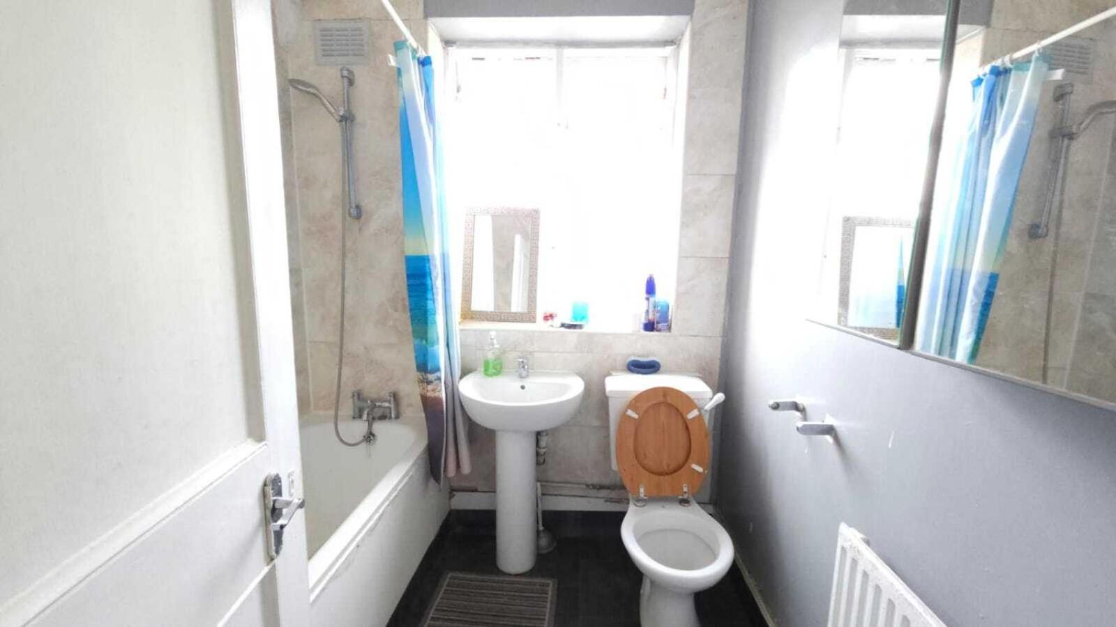 London Edgware Station Apartment Room photo