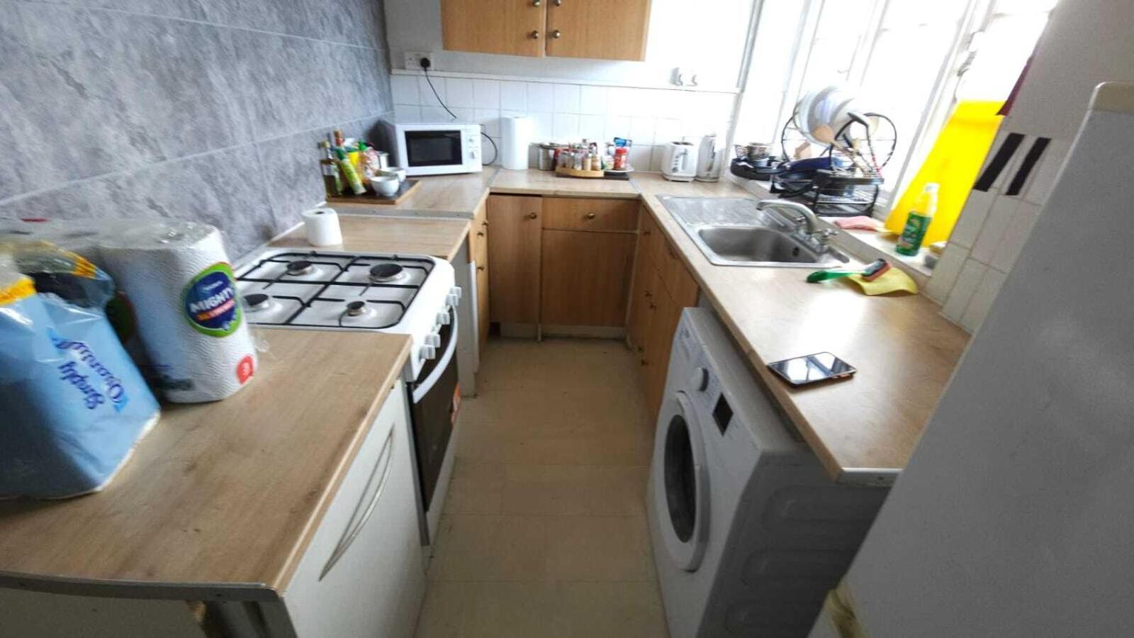 London Edgware Station Apartment Room photo