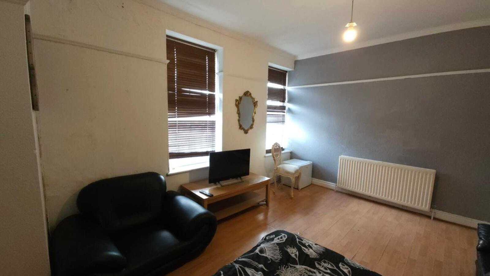 London Edgware Station Apartment Room photo