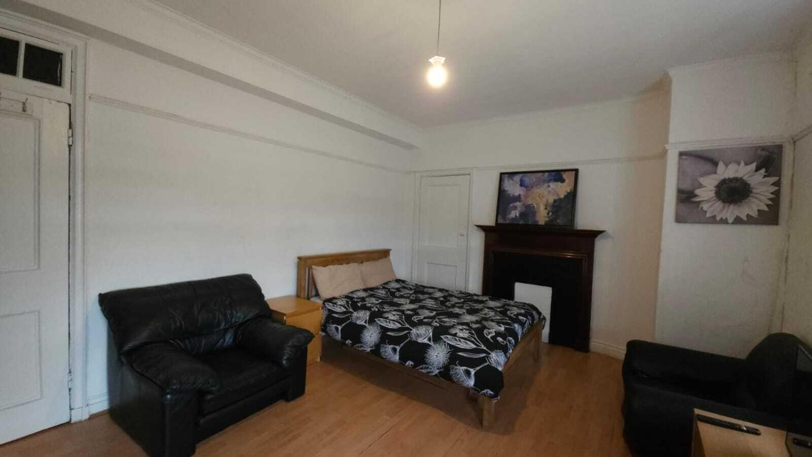 London Edgware Station Apartment Room photo