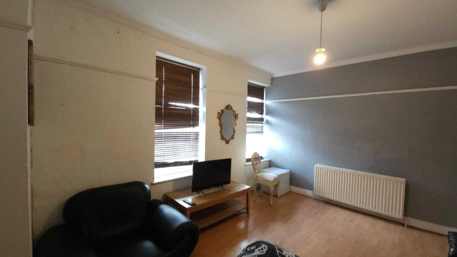 London Edgware Station Apartment Room photo