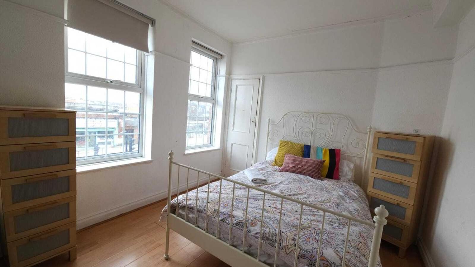 London Edgware Station Apartment Room photo