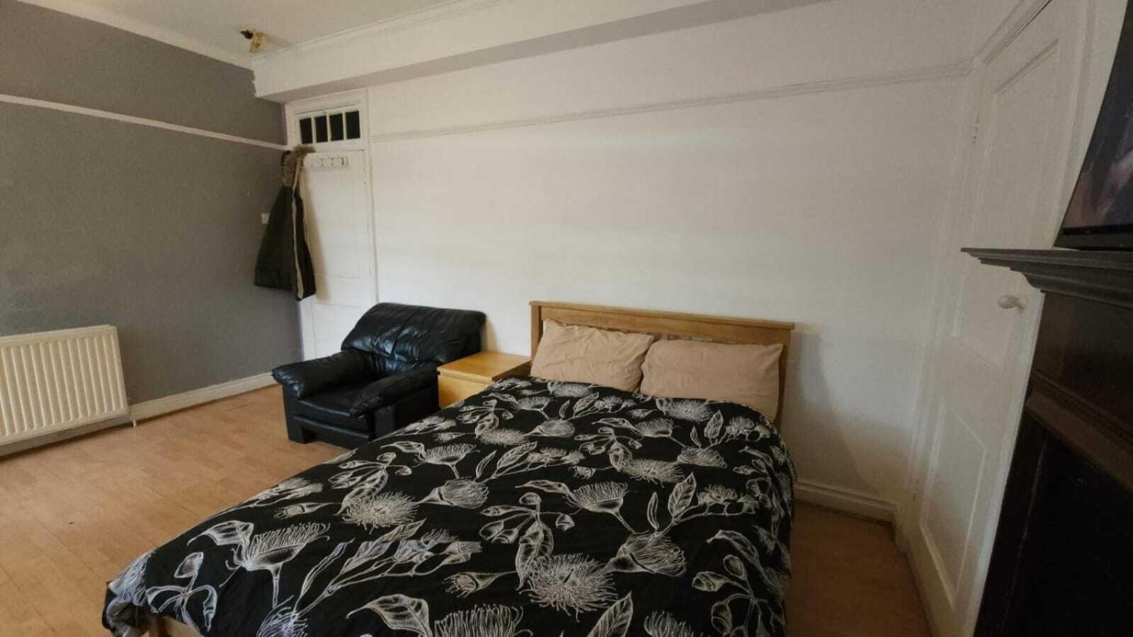 London Edgware Station Apartment Room photo