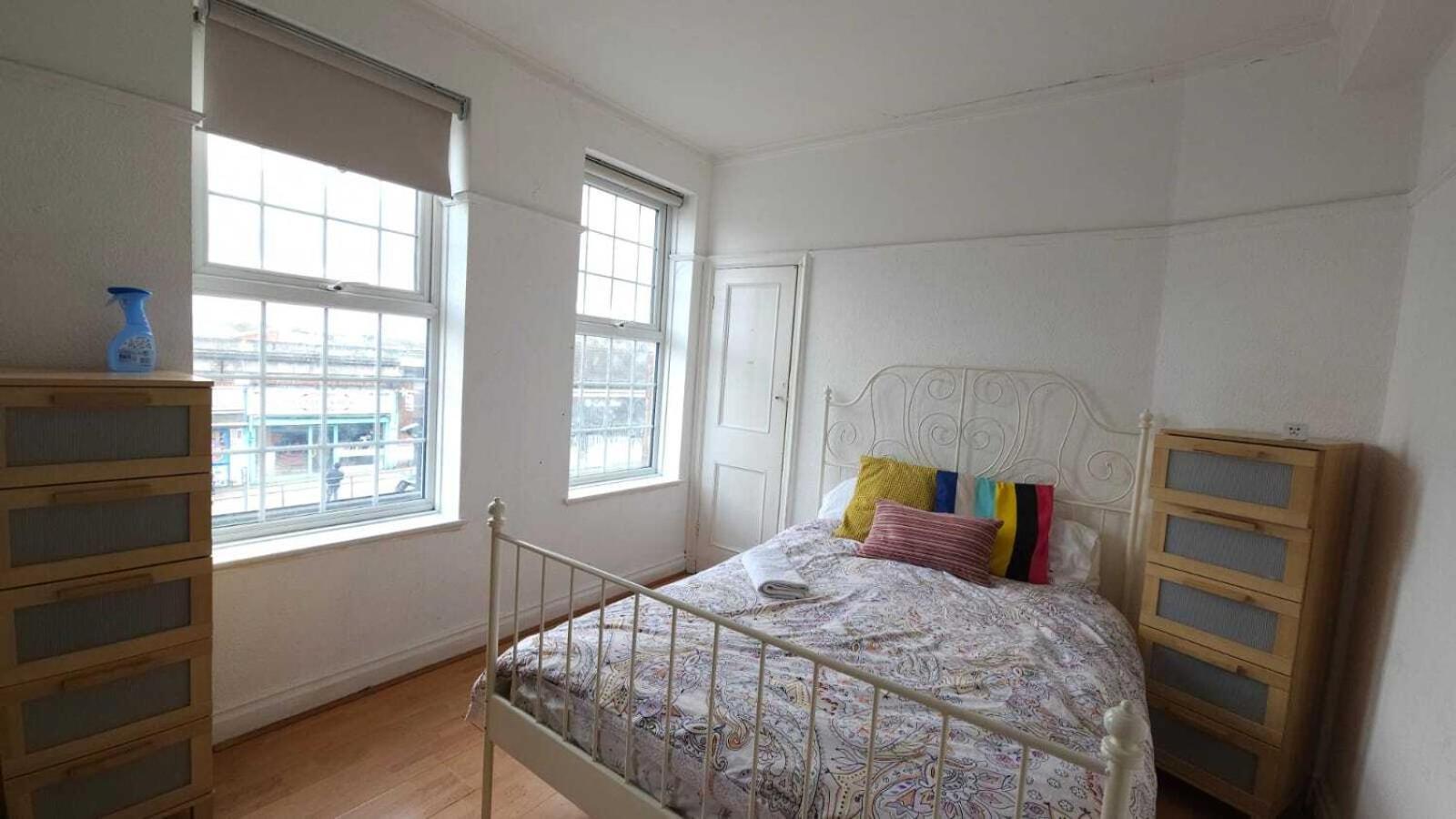 London Edgware Station Apartment Room photo