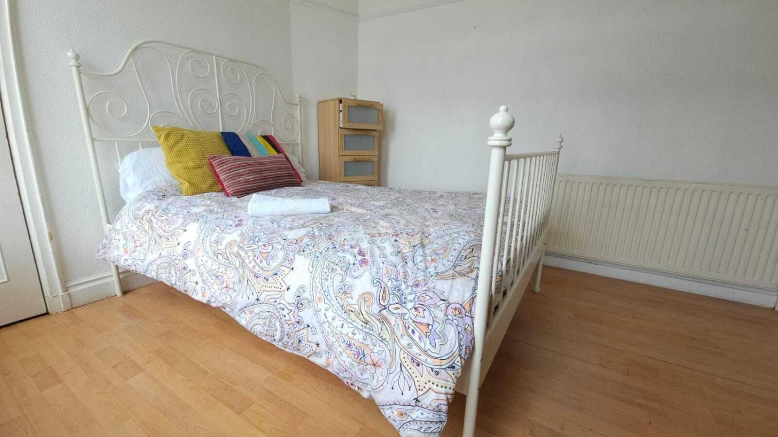 London Edgware Station Apartment Room photo